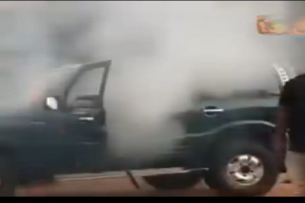 திடீரென தீப்பற்றி எரிந்த தமிழ் எம்.பியின் வாகனம் ; தெய்வாதீனமாக தப்பிய உயிர் | Tamil Mp S Vehicle Suddenly Catches Fire திடீரென தீப்பற்றி எரிந்த தமிழ் எம்.பியின் வாகனம் ; தெய்வாதீனமாக தப்பிய உயிர் | Tamil Mp S Vehicle Suddenly Catches Fire