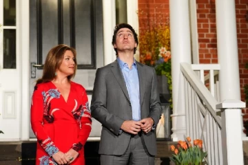 பிரிந்த மனைவி, குடும்பத்துடன் விடுமுறைக்காக ஜமெய்க்கா செல்லும் பிரதமர் ட்ரூடோ