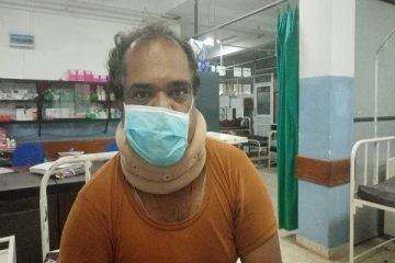 சுகாதார பரிசோதகர் ஒருவர் தாக்குதலுக்கு இலக்கானதாக தெரிவித்து வவுனியா வைத்தியசாலையில் அனுமதி