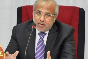 நாடாளுமன்ற உறுப்பினர்கள் மூவர் பதவியிலிருந்து இடை நிறுத்தம்