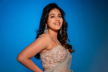 பிரேக்அப்-க்கு பின் நடிகை அஞ்சலியின் ஒரே நெருக்கமான நண்பர் இவர்தனாம்.. யார் பாருங்க