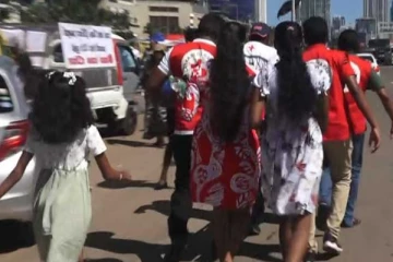 காலிமுகத்திடல் போராட்ட களத்தில் திடீரென மயங்கி விழுந்த சிறுமி