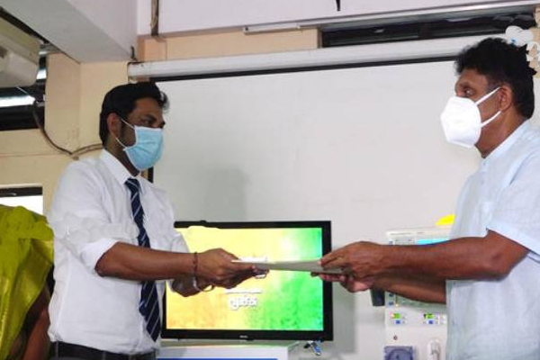 மத்திய வங்கியின் ஆளுநரை போட்டுத் தாக்கிய எதிர்க்கட்சி தலைவர்! | Sri Lanka Sajith Central Bank Governor Attack மத்திய வங்கியின் ஆளுநரை போட்டுத் தாக்கிய எதிர்க்கட்சி தலைவர்! | Sri Lanka Sajith Central Bank Governor Attack