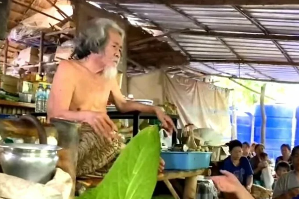 பிணங்களை சவப்பெட்டியுடன் சாமியாரிடம் கொடுக்கும் ஊர் மக்கள்... ஆய்வில் வெளிவரும் திடுக்கிடும் தகவல் | Leader Of Feces Eating Cult Arrested After 11