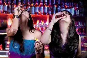 பெண்களிடையே அதிகரித்த மது பழக்கம் : காரணம் இதுவா? ஆய்வில் வெளியான அதிர்ச்சி தகவல்