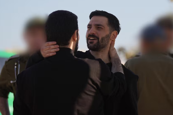 காசா யுத்த நிறுத்தத்தால் மீண்டும் இணைந்த இரட்டையர்கள்! | Twins Reunited After Gaza Ceasefire