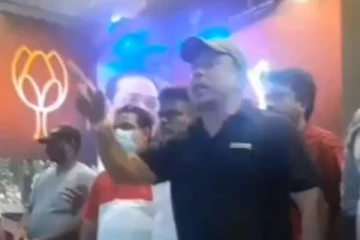 "..ජොන්ස්ටන්ගේ එක කෙස් ගහක්වත් අල්ලන්න අපී ඉඩ දෙන්නේ නෑ..පුළුවන්නම් එන්න.." කුරුණෑගල විරෝධතාකරුවන්ට ප්රබල අභියෝගයක්..(VIDEO)