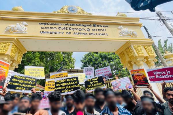 யாழ். பல்கலைக்கழக கறுப்புக்கொடி விவகாரம் : 30 மாணவர்கள் மீது நடவடிக்கை எடுக்க பரிந்துரை | Jaffna University Black Flag Issue To Take Action