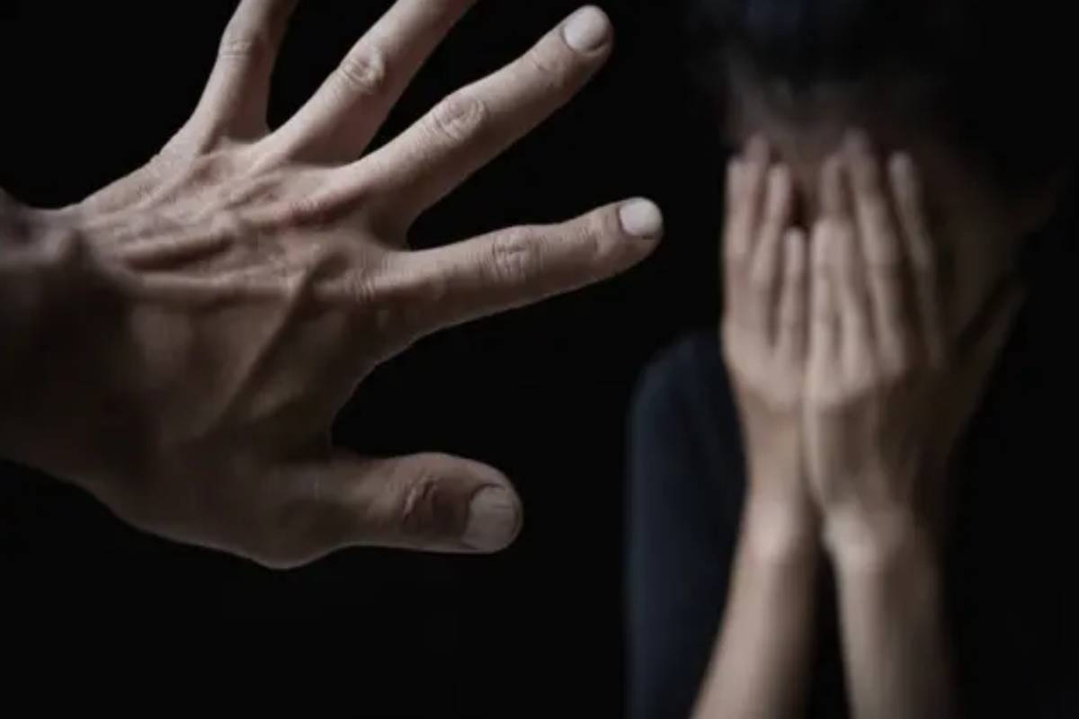 பாடசாலைக்குச் சென்ற சிறுமியைக் காரில் கடத்தி பாலியல் வன்கொடுமை செய்ததாக இளைஞர் மீது வழக்கு
