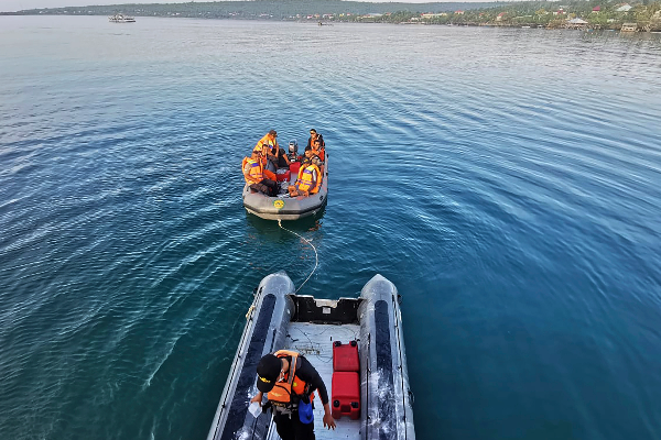 படகு கவிழ்ந்து 15 பேர் பலி; 19 பேர் மாயம் | 15 Killed In Boat Capsize 19 People Lost Indonesia