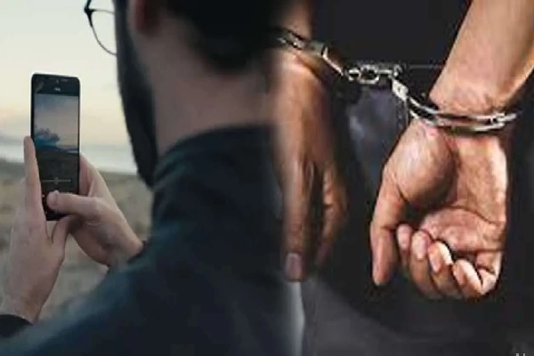 ஆசிரியரின் அநாகரிக செயல்:கொதித்தெழுந்த பெற்றோர் | Teacher Searched Nakedness Of The Girls Was Caught