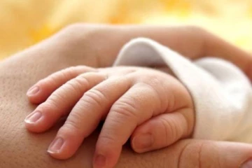 3 வது குழந்தை பெற்றெடுத்தால் அரசு பண உதவி செய்யும்!