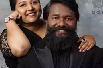 நடிகைக்கு பளிச்சீன்சென்று உதட்டில் முத்தம்! நடிகர் கருணாஸ் புகைப்படம் வைரல்