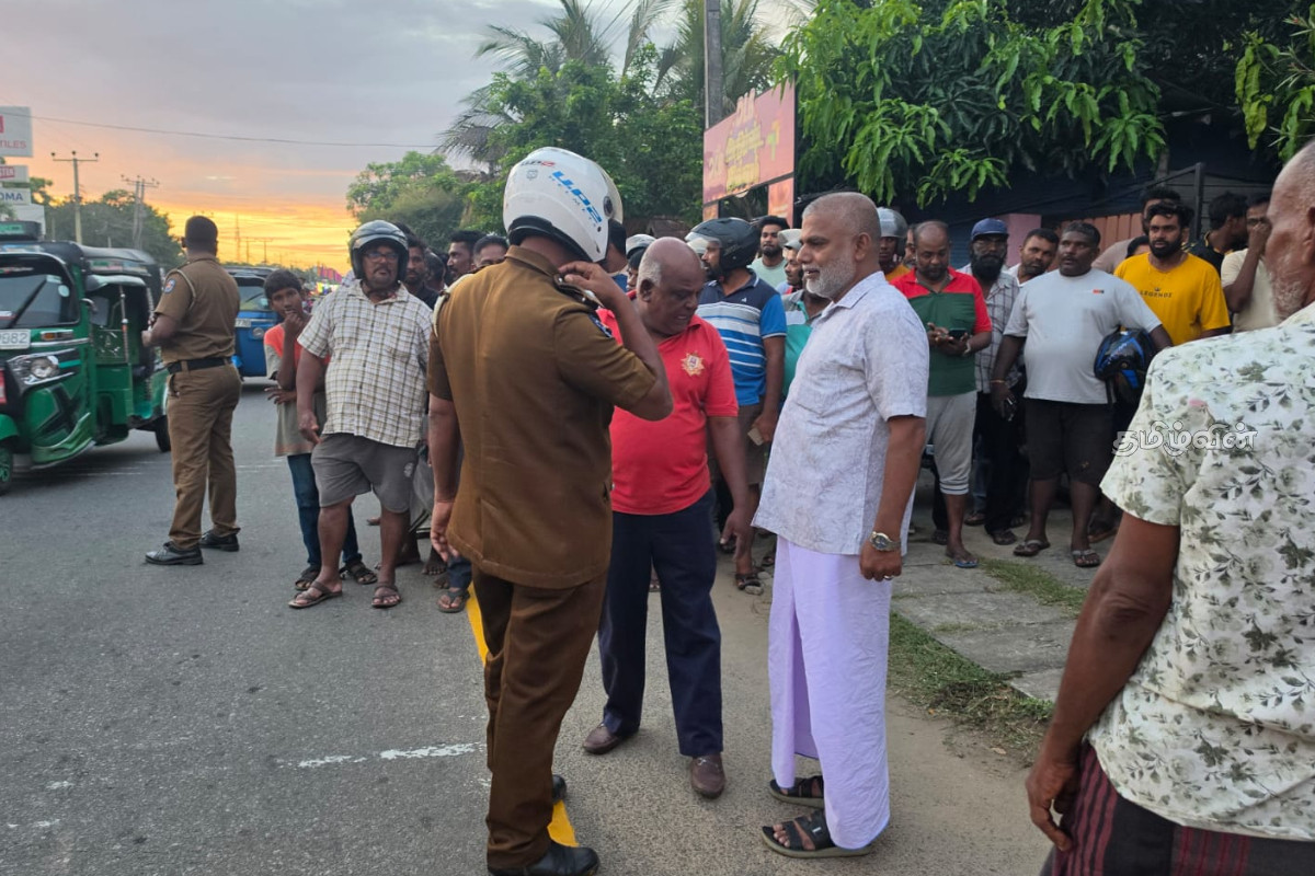 2 மணி நேர போராட்டத்திற்கு பின் உயிருடன் மீட்பு - விடுதலையான கைதியின் செயலால் எழுந்த பரபரப்பு..! | Man Rescued Alive From Canal In Batticaloa 2 மணி நேர போராட்டத்திற்கு பின் உயிருடன் மீட்பு - விடுதலையான கைதியின் செயலால் எழுந்த பரபரப்பு..! | Man Rescued Alive From Canal In Batticaloa