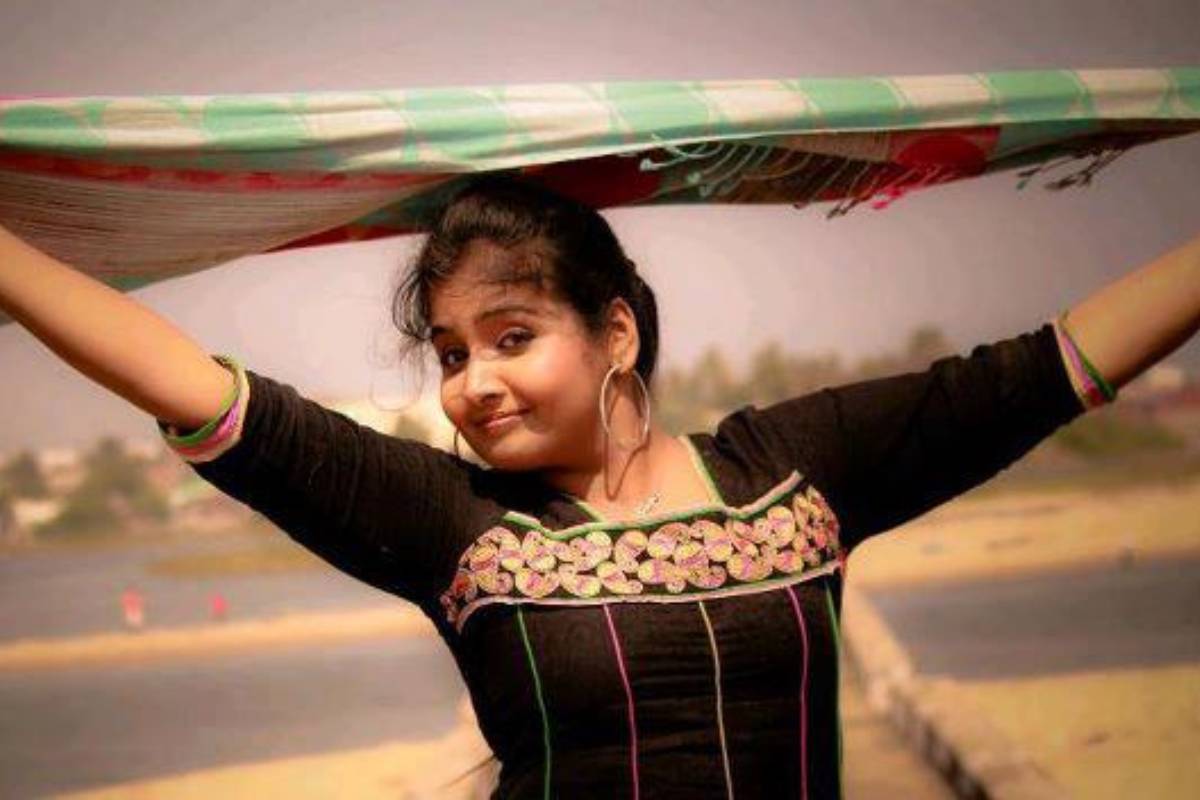இறந்து 3 நாளாச்சு!! அழுகிய நிலையில் ஆடையின்றி கிடந்த நடிகை சபர்ணாவின் கண்ணீர் கதை.. | Vj Actress Sabarna Emotional Painful Life Story