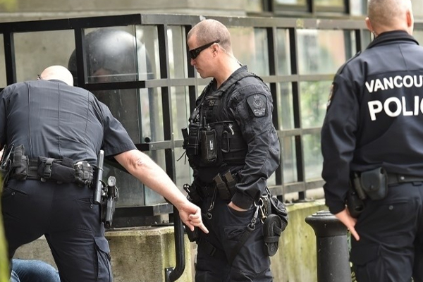 கனடாவில் பொலிஸ் அதிகாரி சுட்டுக்கொலை! அதிர்ச்சி சம்பவம் | Police Officer Shot Dead In Canada