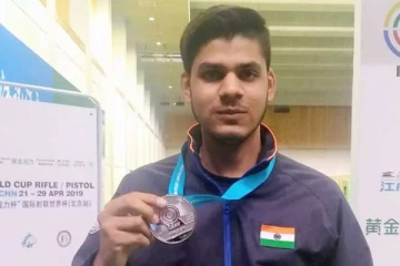 தேசிய துப்பாக்கி சுடுதல் போட்டி: இரட்டை தங்கம்  வென்ற இந்திய வீரர்