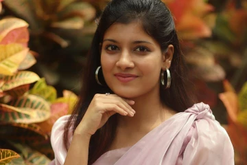 குக் வித் கோமாளி மோனிஷாவா இது.. ஷார்ட் உடையில் இப்படி மாறிட்டாரே