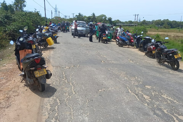 நீரோடையிலிருந்து ஆண் ஒருவரின் சடலம் மீட்பு (Photos) | Recovery Of The Body Of A Man From The Stream
