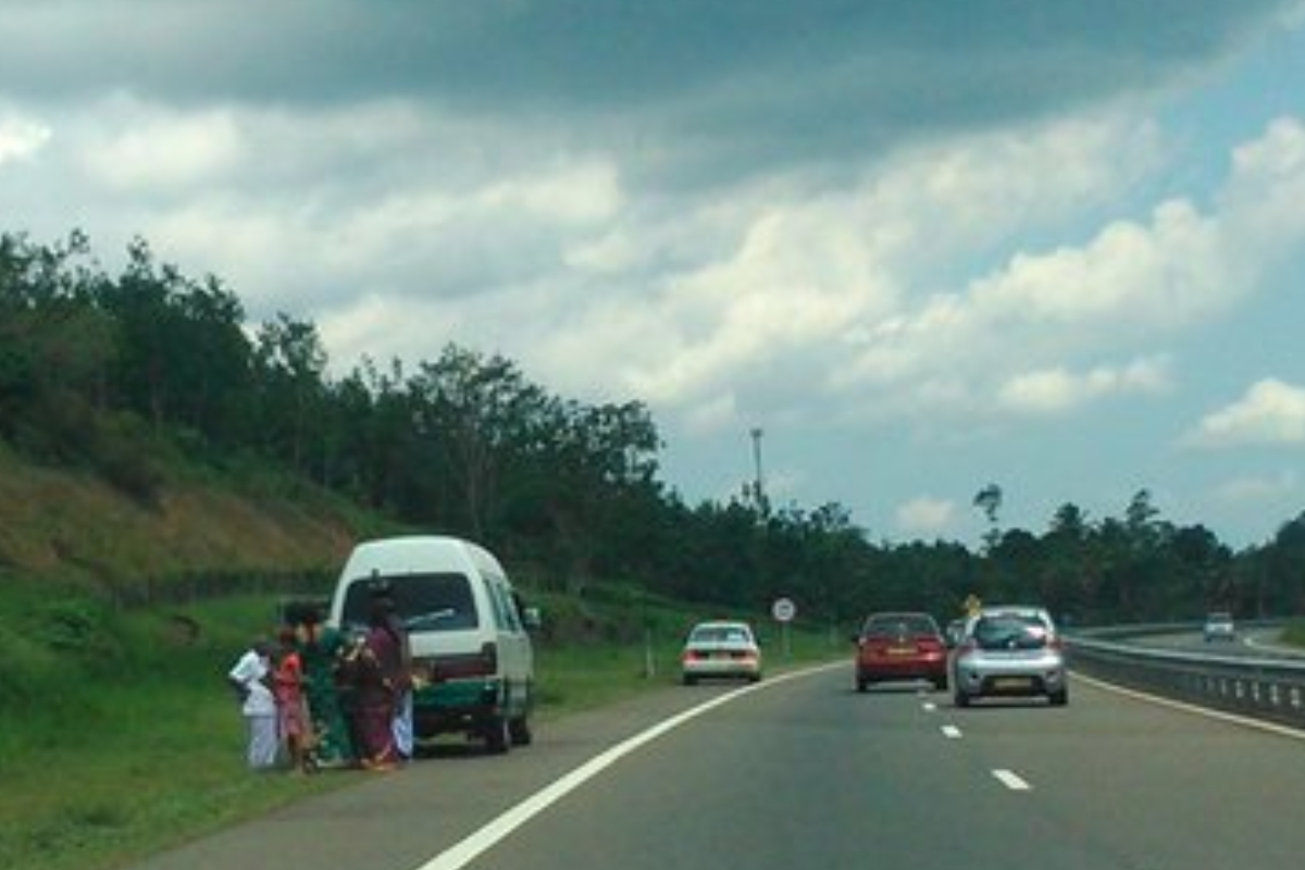 பின் இருக்கை உள்ள வாகனங்களின் சாரதிகள் மற்றும் பயணிகளுக்கான அறிவிப்பு: கட்டாய நடைமுறையில் மாற்றம் | Special Offer For Old Vehicles On Expressways பின் இருக்கை உள்ள வாகனங்களின் சாரதிகள் மற்றும் பயணிகளுக்கான அறிவிப்பு: கட்டாய நடைமுறையில் மாற்றம் | Special Offer For Old Vehicles On Expressways