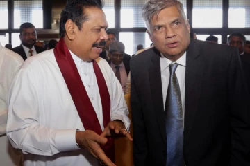 ரணிலுக்கு எதிராக மகிந்த பிறப்பித்துள்ள உத்தரவு - கைவிரிக்கும் விசுவாசிகள்