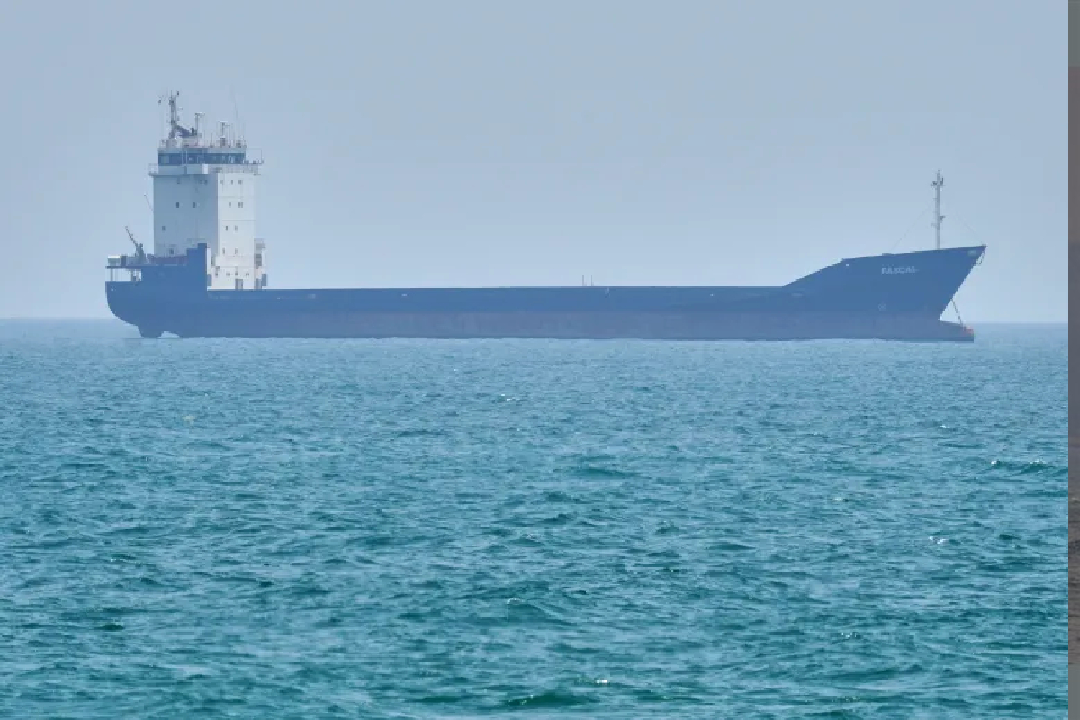 கப்பல் ஊழியர்களின் பாதுகாப்பு : பதிலடியை தாமதப்படுத்திய ஈரான் இராணுவம் | Iran Delays Response To Us Attack On Cargo Ship