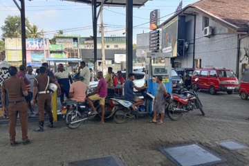 පිරවුම්හළක ඉන්ධන නිකුත් කිරීම අත්හිටුවයි - හේතුව මෙන්න