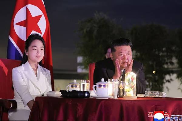 சீன இராணுவ அணிவகுப்பில் கலந்துகொள்ளும் கிம் ஜோங் உன் மகள் | China Military Parade Kim Daughter