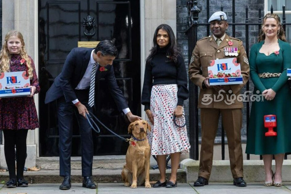 இணையத்தில் வைரலாகும் பிரித்தானியாவின் புதிய பிரதமர் ரிஷி சுனக் தொடர்பான வீடியோ | Rishi Sunak Selling Poppies At Westminster