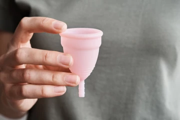 நீங்கள் மென்சுரல் கப் பயன்படுத்துபவரா ? தொற்று ஏற்படாமல் இருக்க இதனை எப்படி சுத்தமாக வைத்து கொள்ளலாம்?