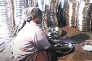 சாப்பாட்டு தட்டு எப்படி செய்யுறாங்க தெரியுமா? முழு வீடியோ காணொளியுடன் இதோ....!