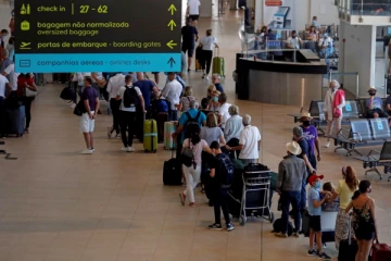 கொரோனா அதிகரிப்பால் அதிரடி அறிவிப்பு: விரக்தியில் நாடு திரும்பும் பிரித்தானியர்கள்!