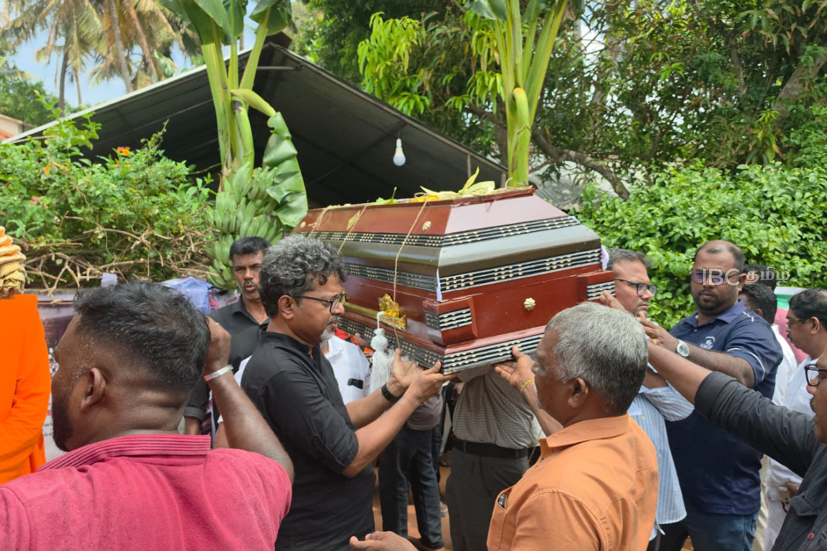 தீயுடன் சங்கமமான அரசியல் ஆய்வாளர் சி.அ.யோதிலிங்கம் | Final Rites Of Attorney Jothilingam In Jaffna
