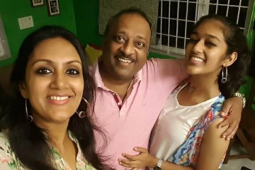 நடிகை தேவதர்ஷினியின் மகளா இது..! மெல்லிய புடவையில் அவர் நடத்திய போட்டோஷூட்