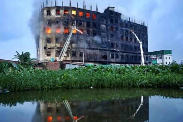 தொழிற்சாலை ஒன்றில் தீ விபத்து: 52 பேர் பரிதாபமாக உயிரிழப்பு!