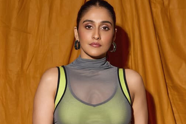 இந்த புகைப்படத்தில் உள்ள நடிகை சினிமாவிற்கு வந்து 20 வருடங்கள் ஆகிவிட்டது! யார் தெரியுமா | Regina Cassandra Childhood Photo இந்த புகைப்படத்தில் உள்ள நடிகை சினிமாவிற்கு வந்து 20 வருடங்கள் ஆகிவிட்டது! யார் தெரியுமா | Regina Cassandra Childhood Photo