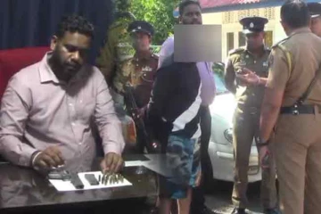කරන්දෙණිය රාජුගේ ගෙවත්තෙන් නීති විරෝධී භාණ්ඩයක් ගොඩ ගනියි