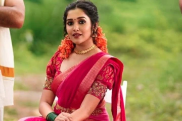 கடற்கரையில் போட்டோஷூட் நடத்திய 16 வயது நடிகை அனிகா - தல அஜித்தின் ரீல் மகளா இது