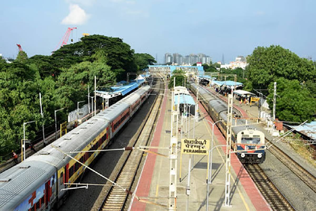 பெரம்பூர்: சூட்கேஸில் துண்டு துண்டாக வெட்டப்பட்ட ஆண் சடலம் - முதல்வர் விஜய் தொகுதியில் அதிர்ச்சி சம்பவம் | Man Found In Suitcase At Perambur Railway Station