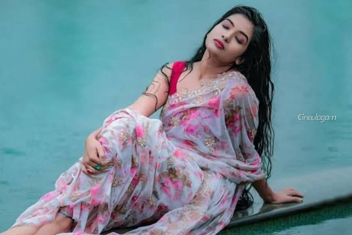 அந்தரங்க புகைப்படங்களை நண்பர்களுக்கு அனுப்பிய கணவர்- பகீர் தகவல் கூறிய சீரியல் நடிகை மோனிஷா | Serial Actress Monisha About Her Past Life அந்தரங்க புகைப்படங்களை நண்பர்களுக்கு அனுப்பிய கணவர்- பகீர் தகவல் கூறிய சீரியல் நடிகை மோனிஷா | Serial Actress Monisha About Her Past Life