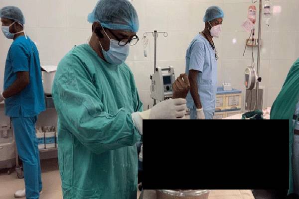 வெட்டி துண்டாக்கப்பட்ட 21 வயது யுவதியின் கை - பல மணிநேர போராட்டத்தில் வைத்தியர்களுக்கு கிடைத்த வெற்றி | Kegala General Hospital Special Surgery