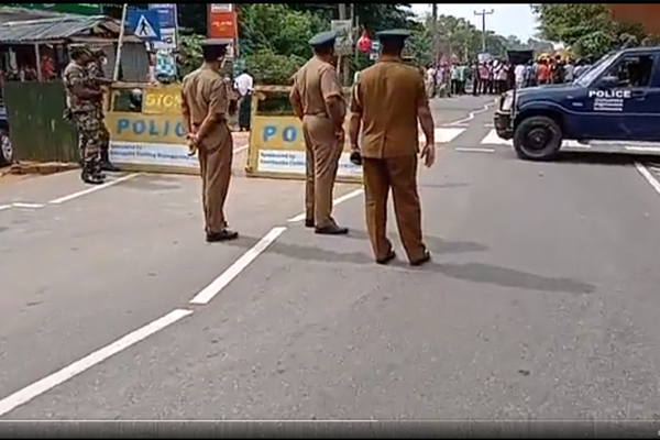 மாணவர்கள் 11 பேர் வைத்தியசாலையில் அனுமதி | 11 Students Admitted To Hospital