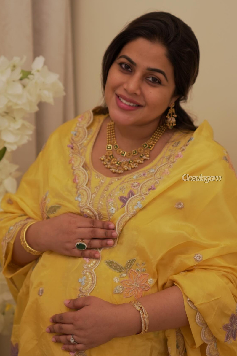 நடிகை பூர்ணாவுக்கு இரண்டாவது குழந்தை.. மகிழ்ச்சியாக வெளியிட்ட அறிவிப்பு | Shamna Kasim Aka Poorna Welcome Girl Child