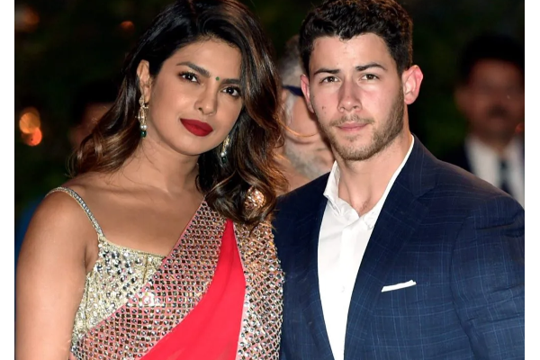 தன் கணவருடன் அப்படி இப்படி ஹோலி கொண்டாடிய ப்ரியங்கா சோப்ரா, பற்றிய இணையம் | Priyanka Chopra Holi Celebration