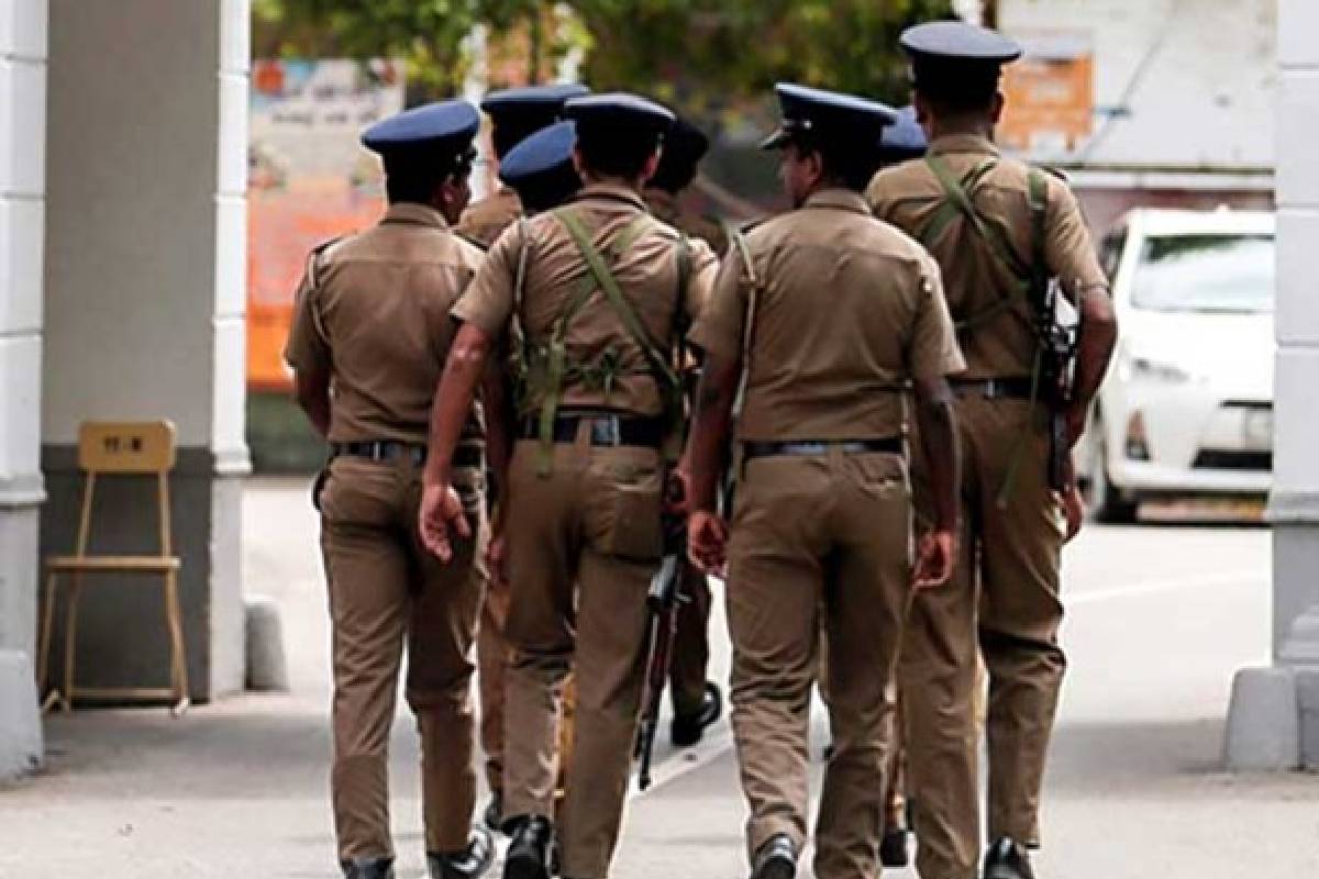 வவுனியாவில் வாள்வெட்டு தாக்குதல்! இருவர் காயம் | 2 Injured In Sword Attack On Vehicle In Vavuniya