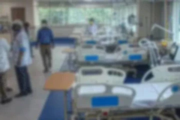 வைத்தியசாலையில் குடையால் ஏற்பட்ட மோதல்