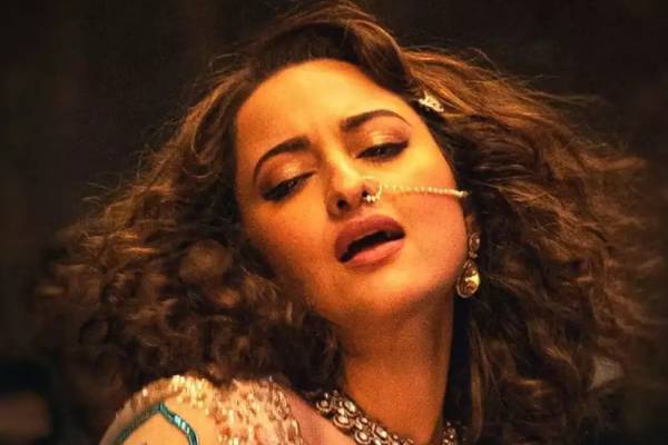 அந்த விஷயத்தில் ஹீரோயின்கள் போராட வேண்டியதா இருக்கு.. ரஜினி பட நடிகை வேதனை!! | Actress Sonakshi Sinha Open Talk