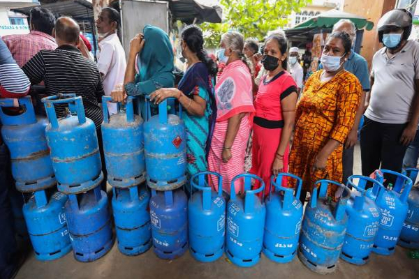 இலங்கையில் மீண்டும் இந்த அத்தியாவசிய பொருளுக்கு தட்டுப்பாடு! | Gas Shortage In Many Areas In Sri Lanka Again