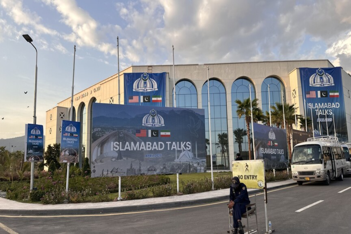 அமெரிக்கா -ஈரான் நேரடிப்பேச்சு ஆரம்பம் : இரண்டு முக்கிய நிபந்தனைகளை விதித்துள்ள ஈரான் | Iran Us Pakistan Talks Begin In Islamabad அமெரிக்கா -ஈரான் நேரடிப்பேச்சு ஆரம்பம் : இரண்டு முக்கிய நிபந்தனைகளை விதித்துள்ள ஈரான் | Iran Us Pakistan Talks Begin In Islamabad