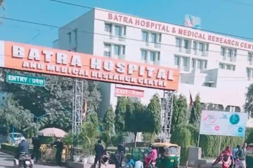 டெல்லியில் ஆக்சிஜன் பற்றாக்குறையால் மருத்துவர் உள்ளிட்ட 8 பேர் உயிரிழப்பு